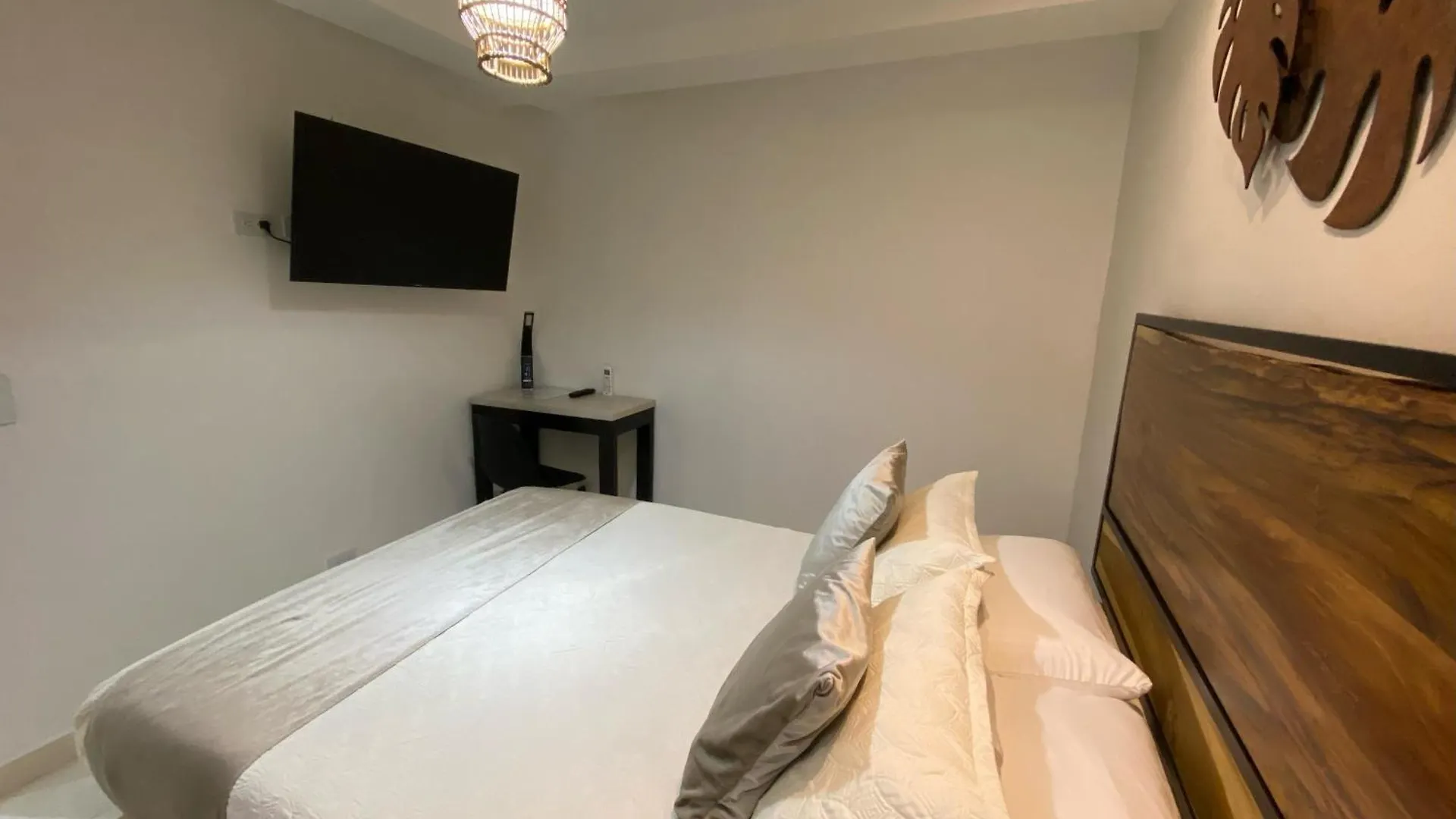 Maidy Luxury Hotel contacts